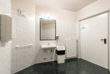 Hotel Kesslwirt - Barrierefreie Toilette für Gäste mit Behinderungen - Behindertengerechtes WC im Untergeschoss